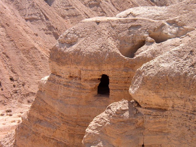 Una delle affascinanti grotte di Qumran